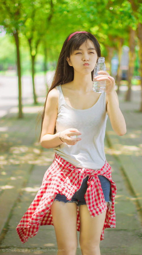 德国女子自行车队在团体追逐赛中获得铜牌，德国自行车比赛