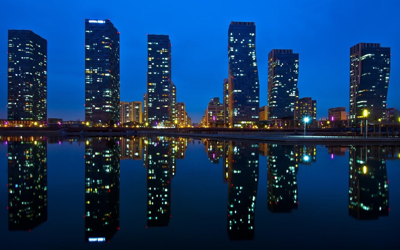 开云官网在线-霍勒迪带队冲击快攻雄鹿保持领先，霍勒迪顶薪续约雄鹿