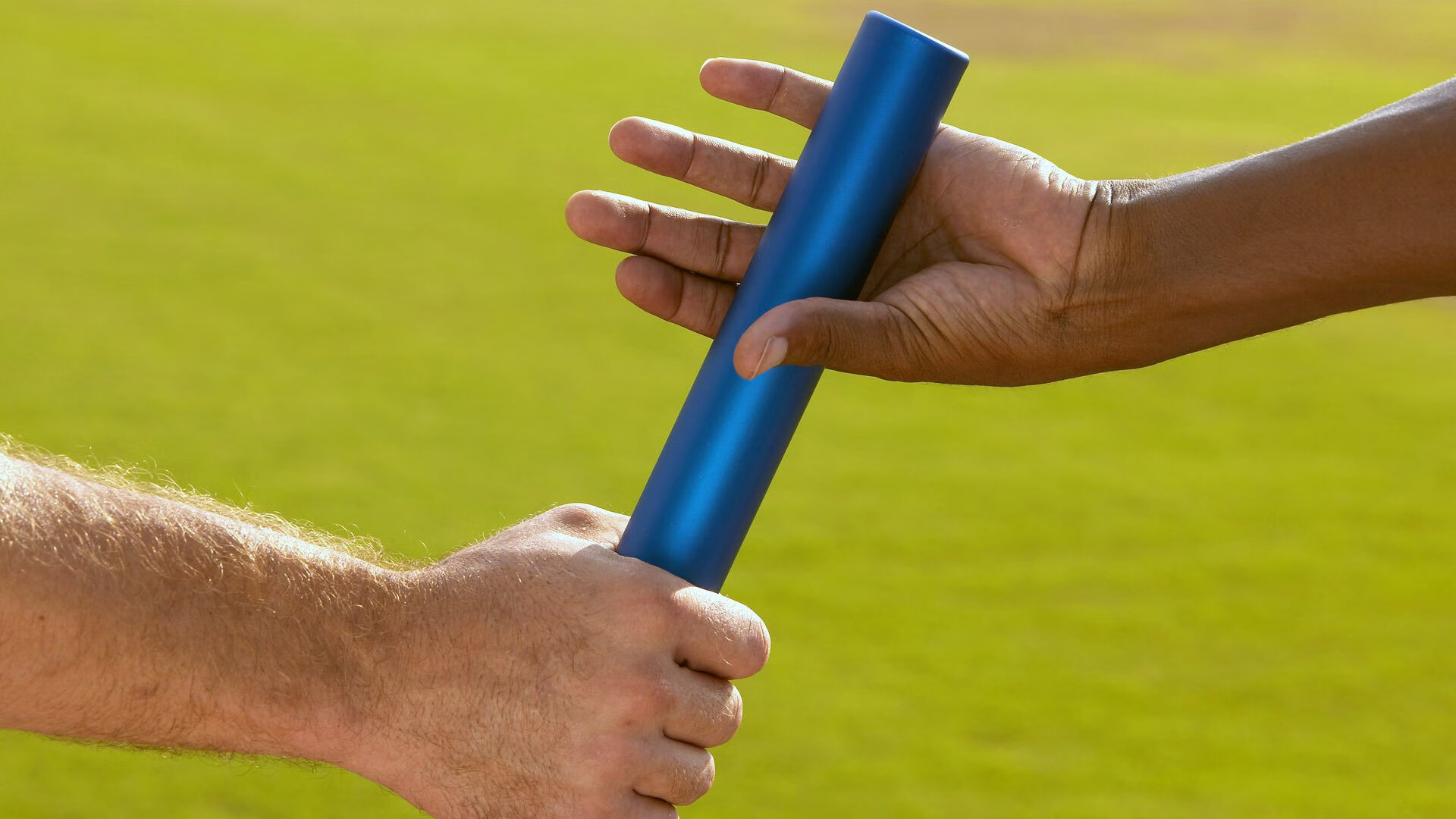 跑跑卡丁车极速赛开启，卡丁车赛车手比拼极限速度，手游跑跑卡丁车竞速